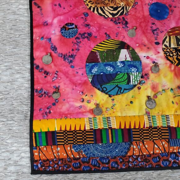 Beautiful Quilted Art 35.5"x50" Wall Hanging signed by Artist - Circling Africa - Picture 2 of 12